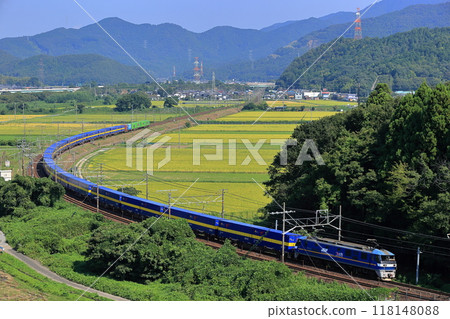 A freight train running on the Tokaido Main Line in early autumn A freight train running on the Tokaido Main Line in early autumn 118148088