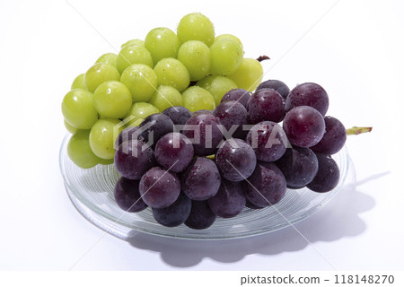 Kyoho and Shine Muscat 118148270