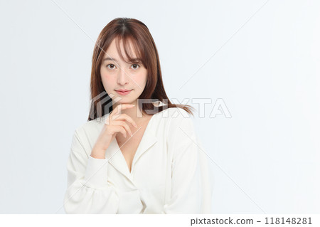 Female half model 118148281