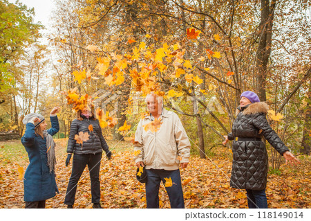 Grandparents, parent and granddaughter together Grandparents, parent and granddaughter together 118149014