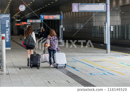 Women's journey 118149320