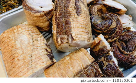 Softly stewed roasted pork 118150301
