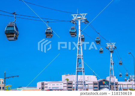 日本橫濱的城市景觀 - 櫻木町站前的索道。晴朗的藍天蔓延 = 2020 年 9 月 7 日 118150619