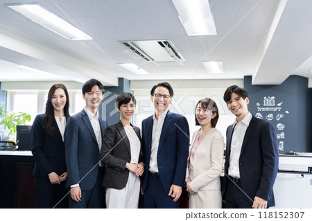 Business person working in the office Business person working in the office 118152307