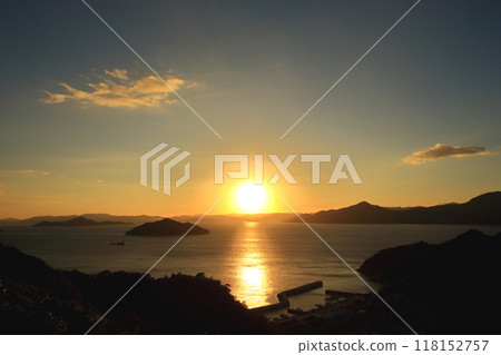 從江田島看到美麗的日落景色 從江田島看到美麗的日落景色 118152757