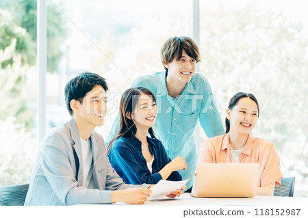 Business person meeting in the office 118152987