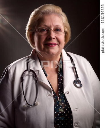 Portrait of a Woman Doctor in Lab Coat 118154833