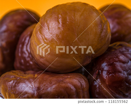Bunch of spanish chestnuts up close Bunch of spanish chestnuts up close 118155562
