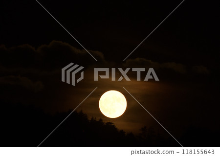 Summer full moon rising in Hakushu Town, Hokuto City Summer full moon rising in Hakushu Town, Hokuto City 118155643