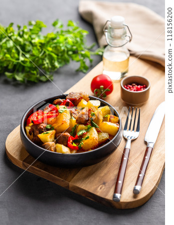 Fried pork meat with potatoes, onions and peppers. National homemade Georgian dish ojakhuri  118156200