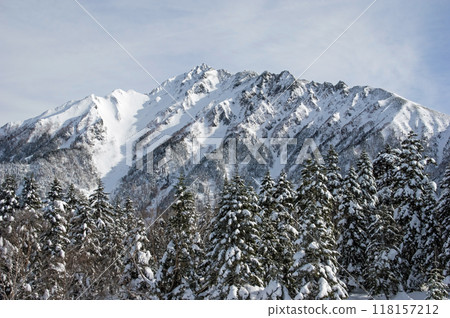 Spectacular winter mountain views from the Shinhotaka Ropeway Observatory 118157212