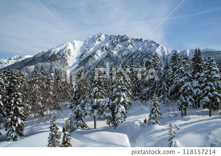 Spectacular winter mountain views from the Shinhotaka Ropeway Observatory 118157214