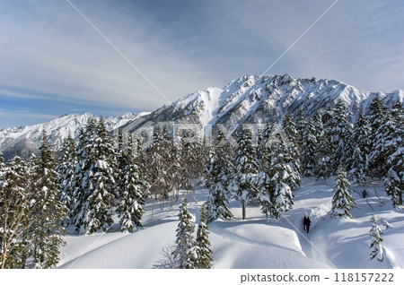 從新穗高纜車展望台看到的銀色世界 從新穗高纜車展望台看到的銀色世界 118157222