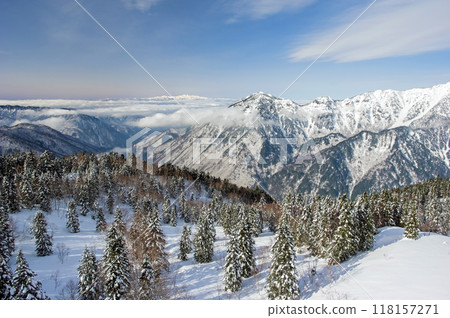 Spectacular winter scenery from the Shinhotaka Ropeway Observatory 118157271