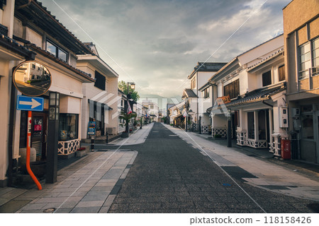 Nakamachi Street in the early morning [Matsumoto City] 118158426