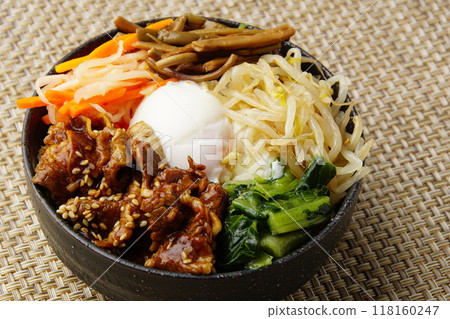 Bibimbap Korean food 118160247