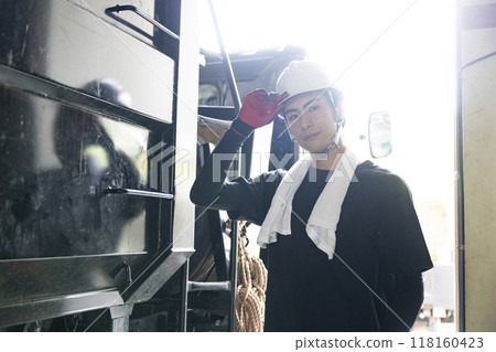 Man inspecting a truck 118160423