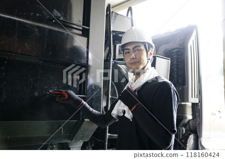 Man inspecting a truck 118160424