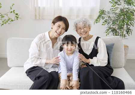 Three generation portrait living room Three generation portrait living room 118160466