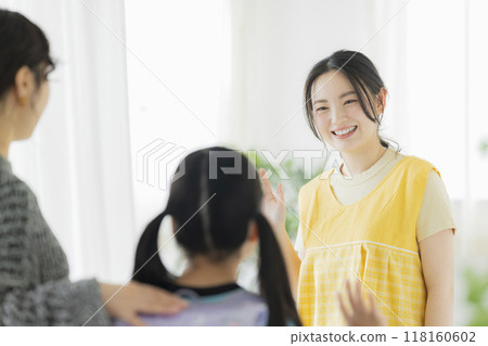 課後日托工作者和小學生 118160602