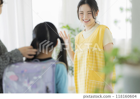 課後日托工作者和小學生 課後日托工作者和小學生 118160604