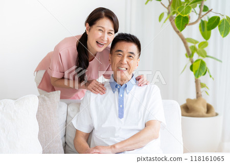 Senior couple relaxing in the living room 118161065