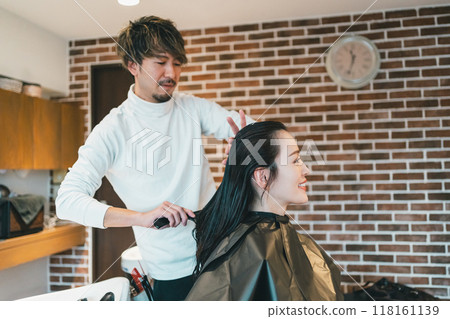 洗髮精 理髮師 美髮師 118161139