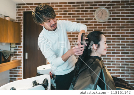 shampoo, beautician, beauty artist 118161142