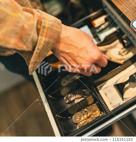 cash register, gents, male 118161183