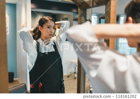 理髮師 美髮師 美女藝術家 118161202
