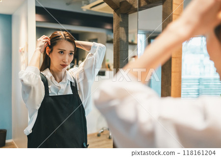 beautician, beauty artist, coiffeur 118161204
