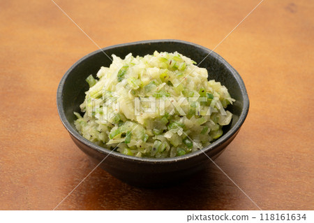 Green onion and salt sauce in a bowl 118161634