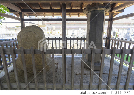 達磨寺、中幸石殿（奈良縣北勝城郡王子町） 118161775