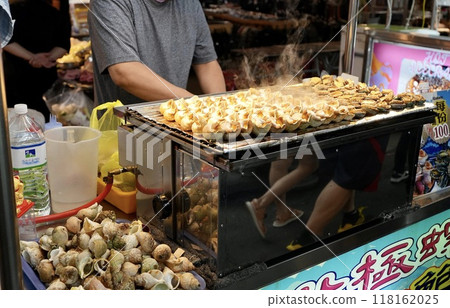 Taiwan night market/food stall image 118162025