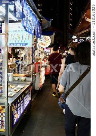 Taiwan night market/food stall image 118162029