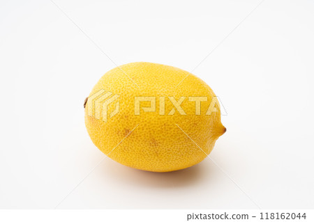 Old and spoiled lemons 118162044