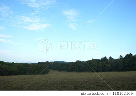 北海道夏季風景:雄偉的草地 北海道夏季風景:雄偉的草地 118162109