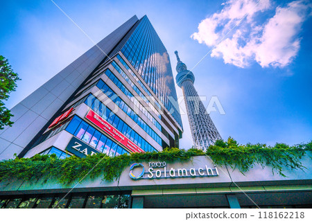 日本東京城市景觀：東京晴空塔與晴空街道綠樹成蔭 = 9 月 6 日 118162218