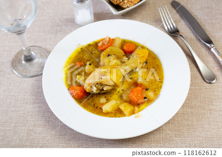 Chicken thigh served with baked potatoes 118162612