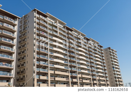 Mansion in the blue sky 118162658