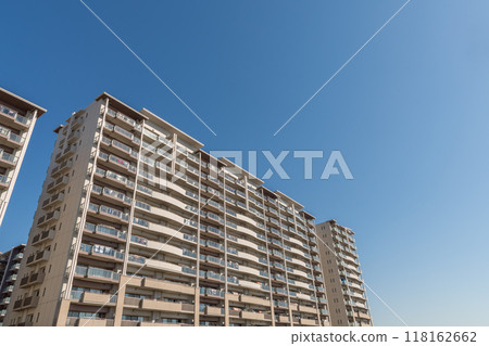 Mansion in the blue sky 118162662
