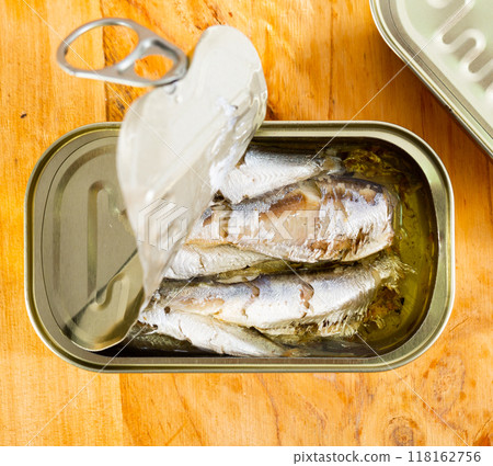 Sardines in oil 118162756