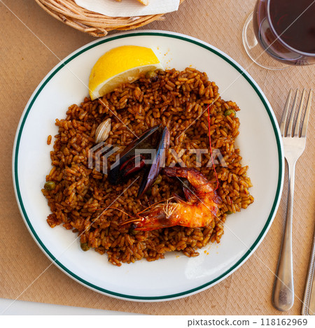 Popular dish of Spanish cuisine is paella with seafood 118162969