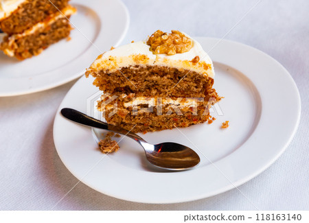 Slice of carrot cake Slice of carrot cake 118163140