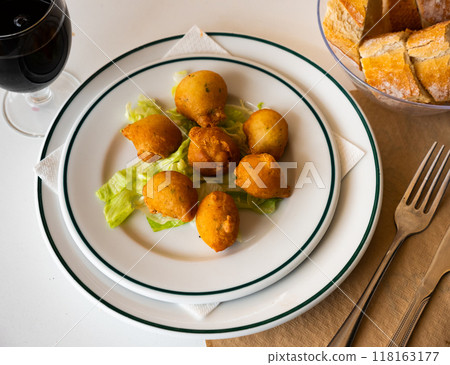 Cod fritters. Bunoles de bacalao 118163177