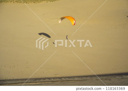 Summer in Tottori Prefecture: Paragliding on horseback over the Tottori Sand Dunes 118163369