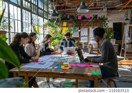 Active team collaboration in the modern office Active team collaboration in the modern office 118163513