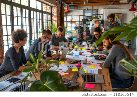 Active team collaboration in the modern office Active team collaboration in the modern office 118163514