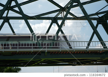 火車穿越鐵橋 火車穿越鐵橋 118164672