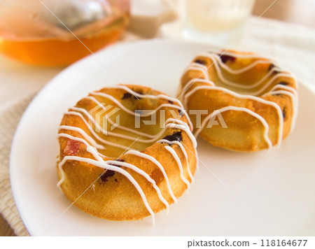 Baking: Bake donuts 118164677